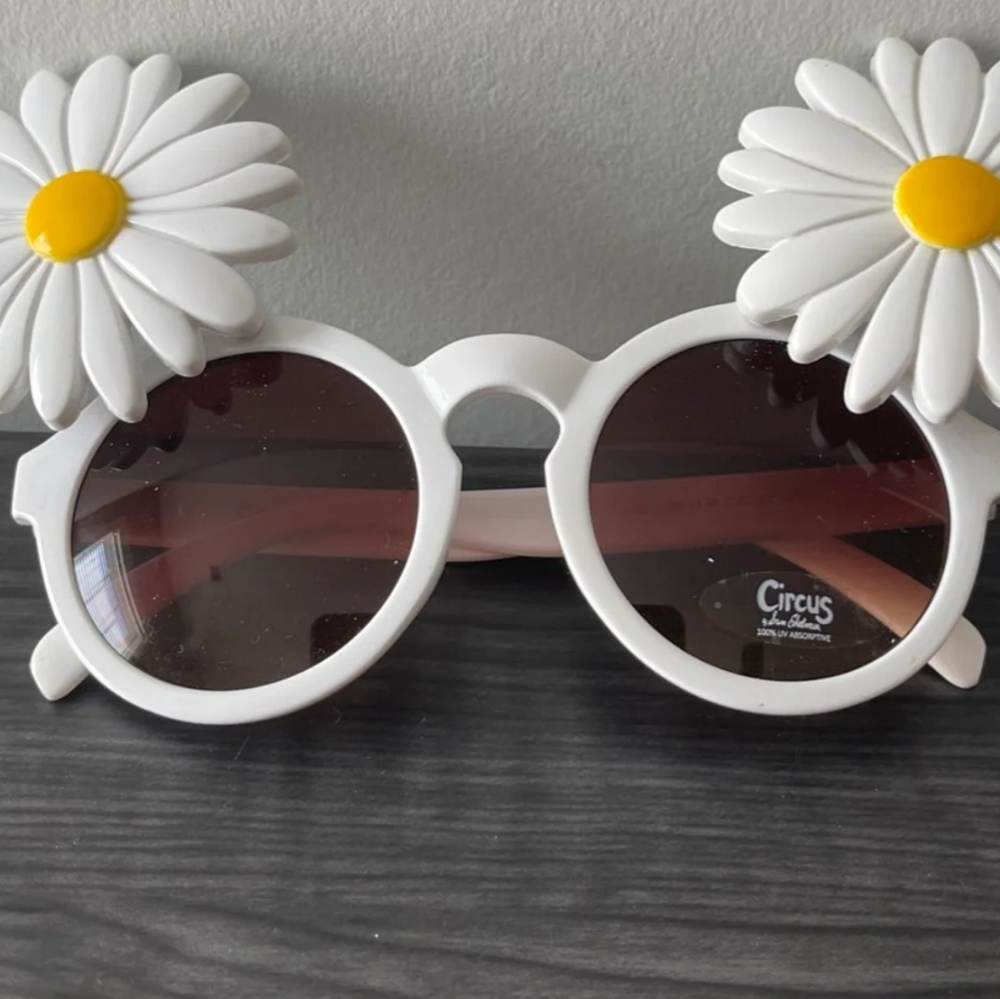Daisy Sunglasses Circus By Sam ๐ฅณ NWT ๐ SCRATCH FREE - Picture 1 of 13